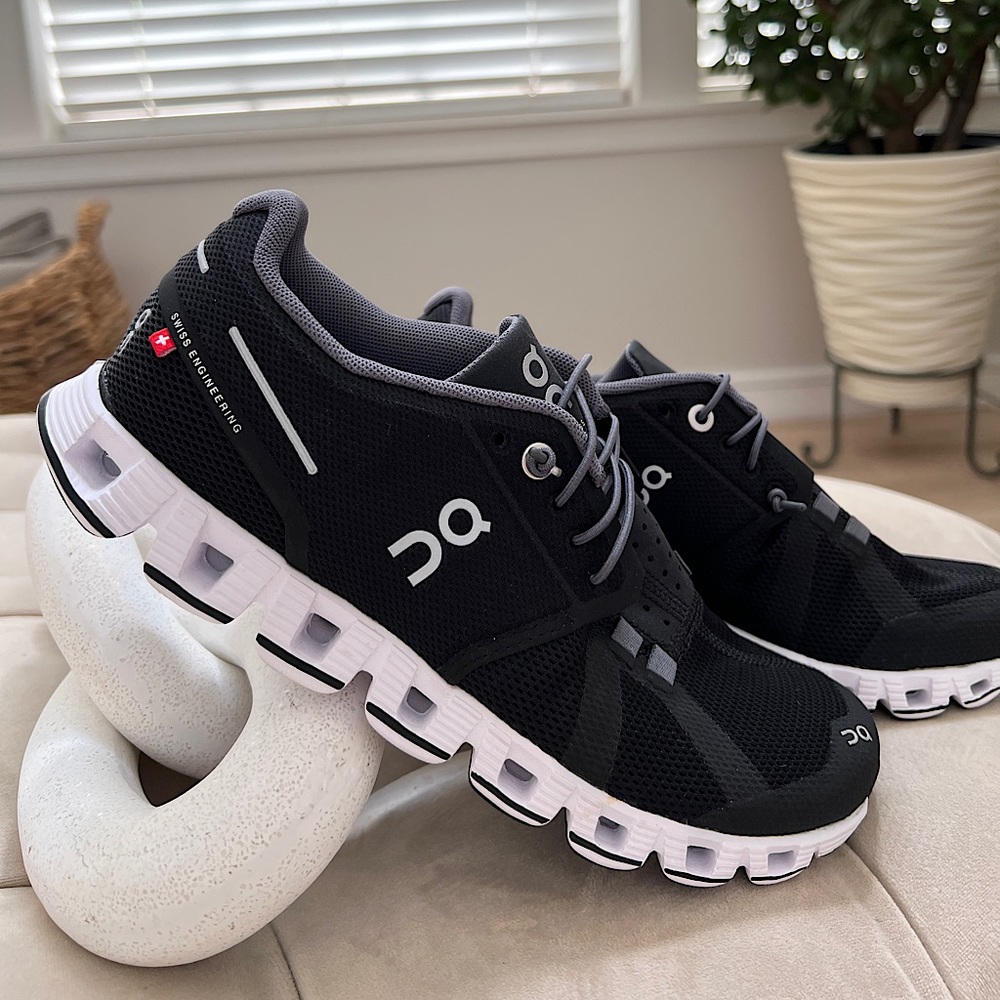 On Cloud 5 Women's Color Black & White Size woman 6
